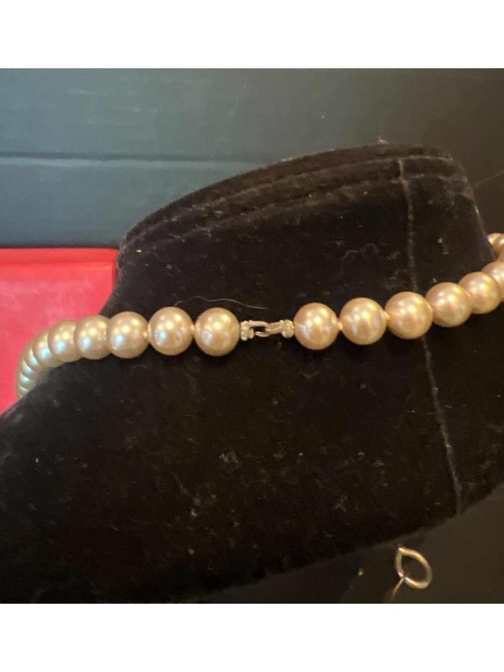 Majorica Simulated Pearl Necklace 30-Inch Strand Silver  Pearls & Red Box VTG - Picture 3 of 11